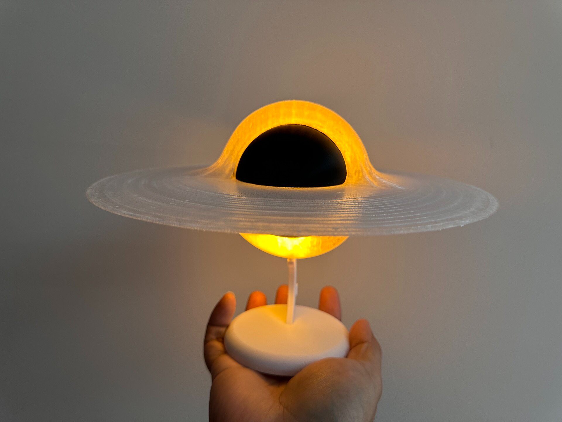 3Dプリント製発光ブラックホールナイトライト、LEDリング付 - Led Ring Light 18 のレビューと価格